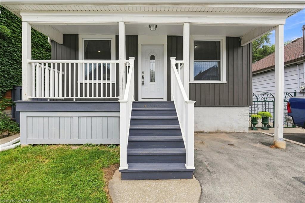 241 Rosslyn Avenue N Property Photo 3