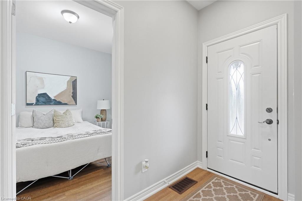 241 Rosslyn Avenue N Property Photo 4