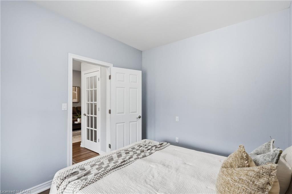 241 Rosslyn Avenue N Property Photo 5
