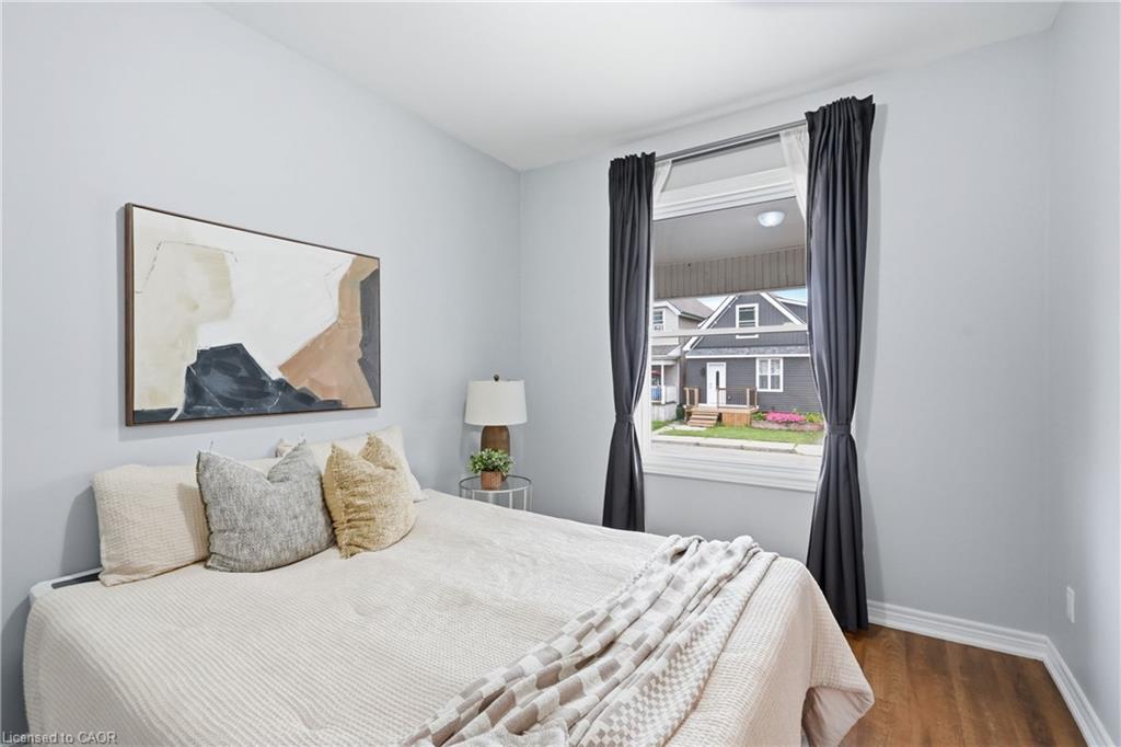 241 Rosslyn Avenue N Property Photo 6