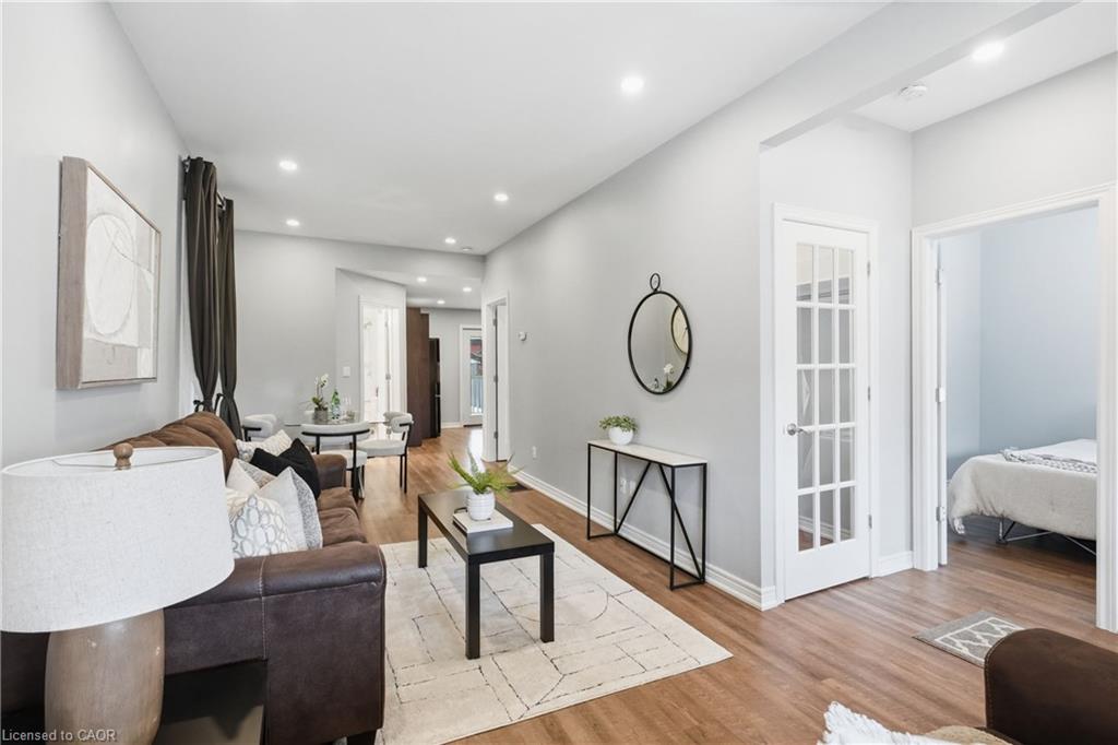 241 Rosslyn Avenue N Property Photo 8