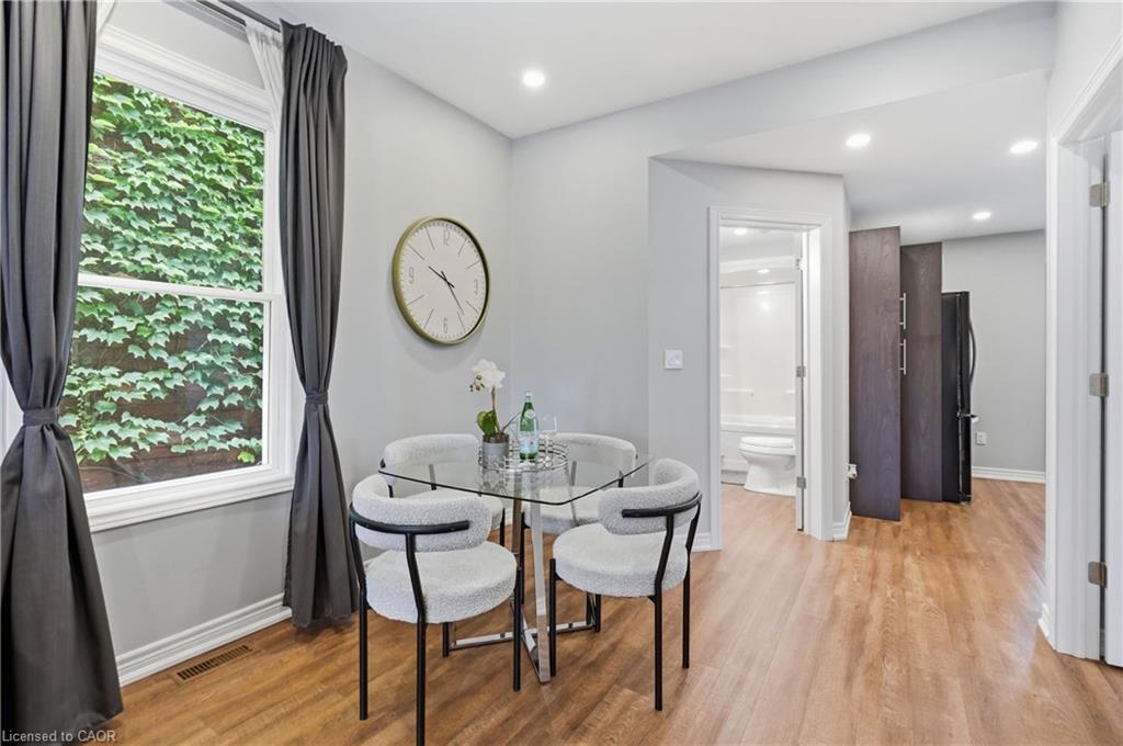 241 Rosslyn Avenue N Property Photo 12