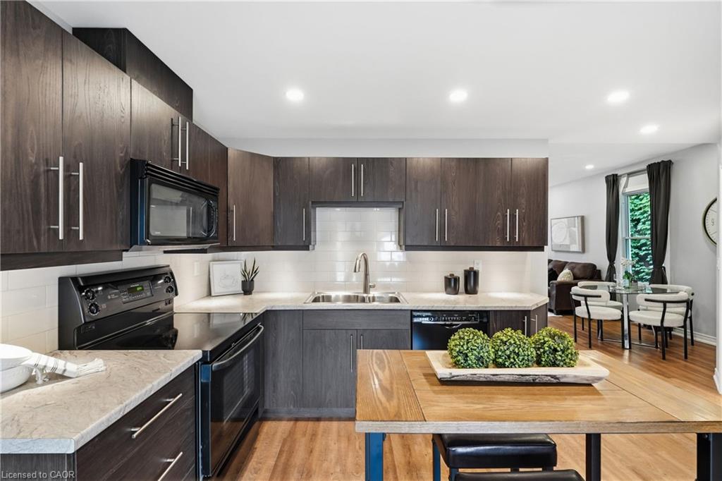 241 Rosslyn Avenue N Property Photo 13