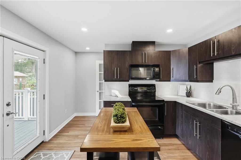 241 Rosslyn Avenue N Property Photo 15
