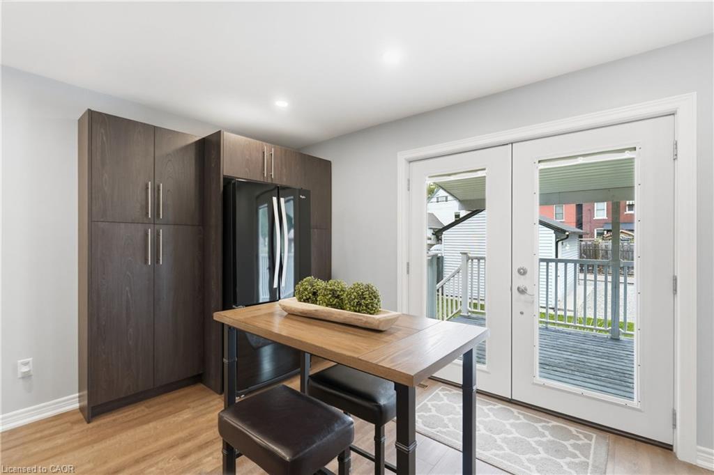 241 Rosslyn Avenue N Property Photo 17