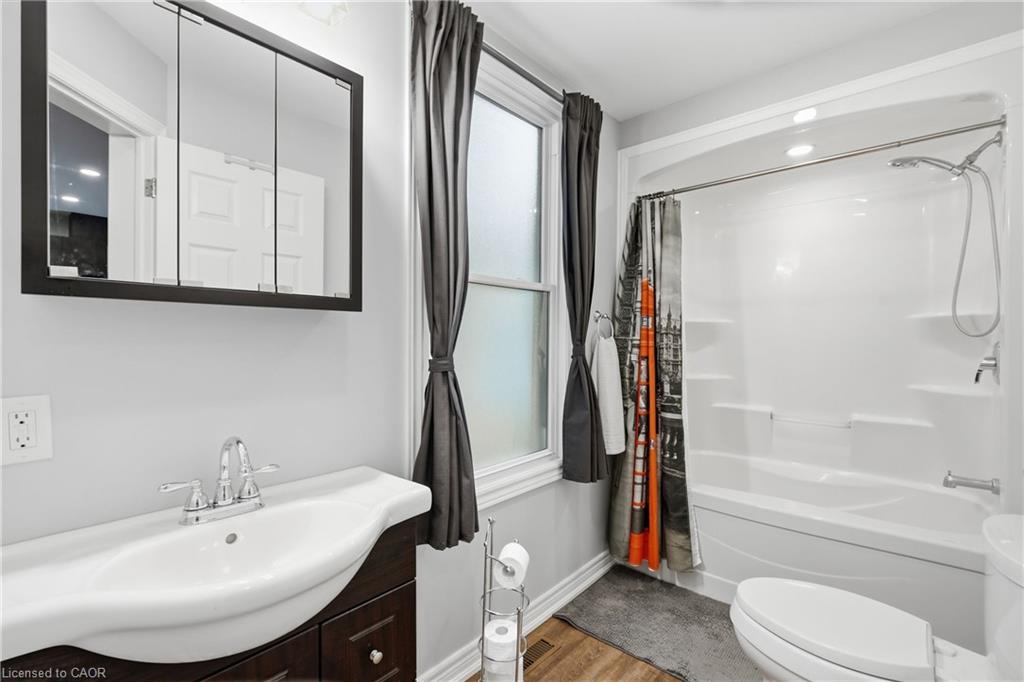241 Rosslyn Avenue N Property Photo 19