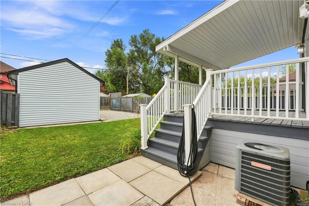 241 Rosslyn Avenue N Property Photo 27