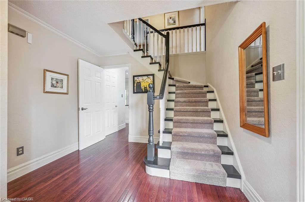 21 Tinatawa Court Property Photo 3