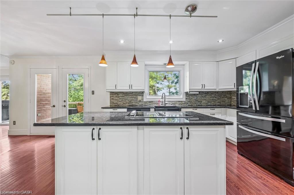 21 Tinatawa Court Property Photo 7