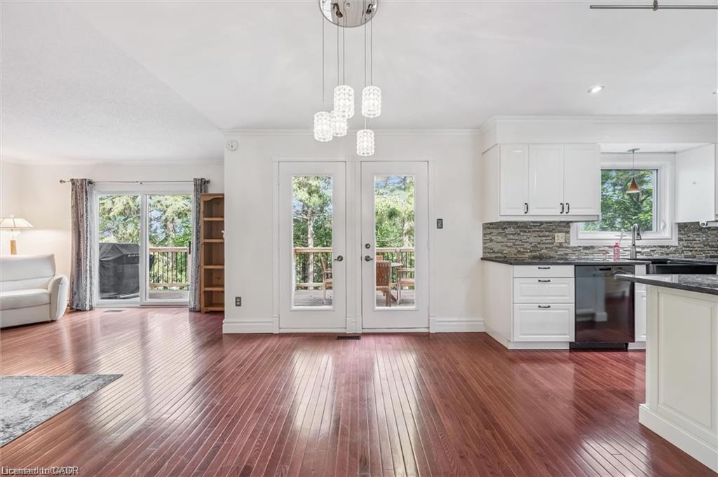 21 Tinatawa Court Property Photo 10