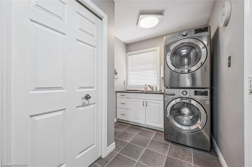 21 Tinatawa Court Property Photo 13