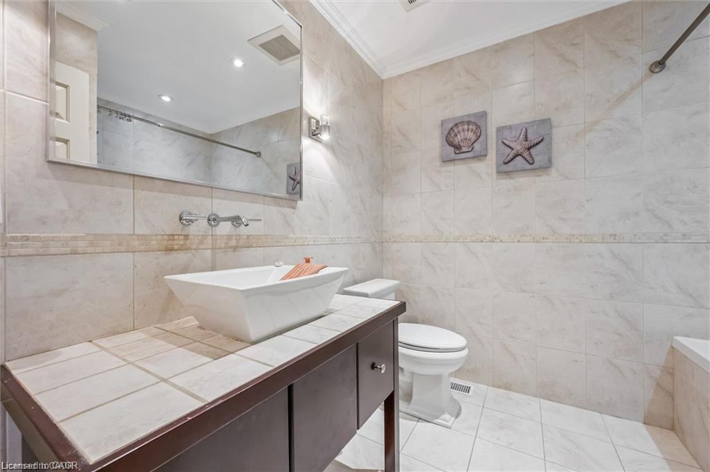 21 Tinatawa Court Property Photo 15