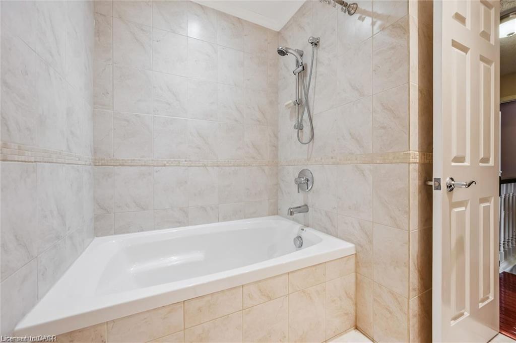 21 Tinatawa Court Property Photo 16