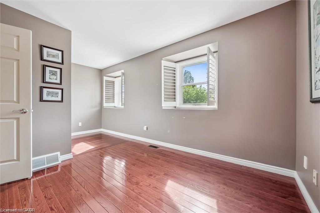 21 Tinatawa Court Property Photo 17