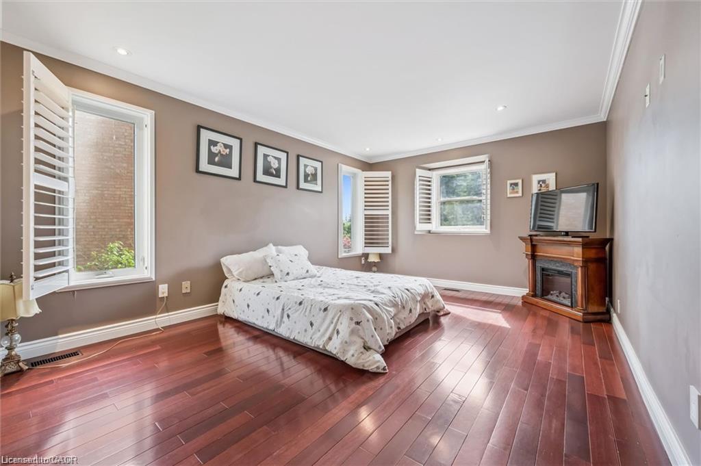 21 Tinatawa Court Property Photo 18