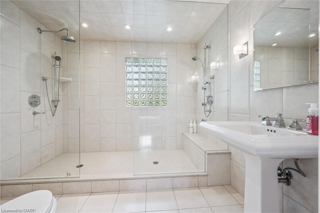 21 Tinatawa Court Property Photo 19