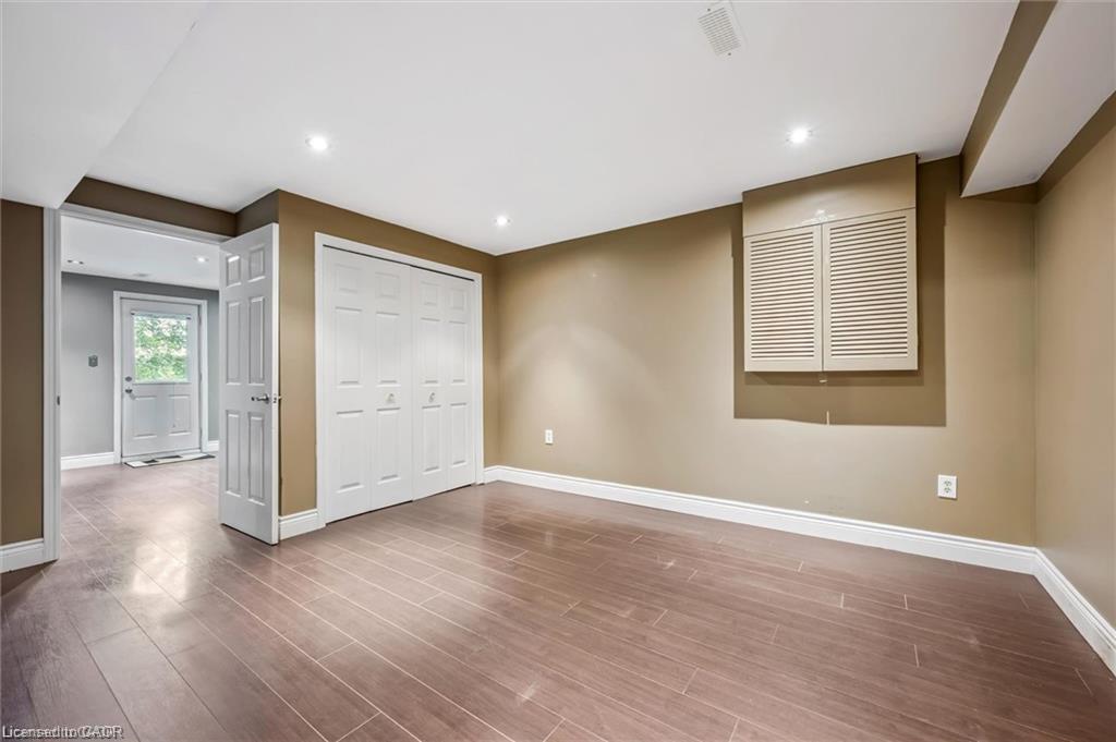 21 Tinatawa Court Property Photo 23