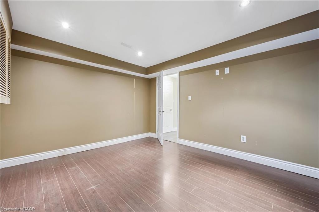 21 Tinatawa Court Property Photo 24
