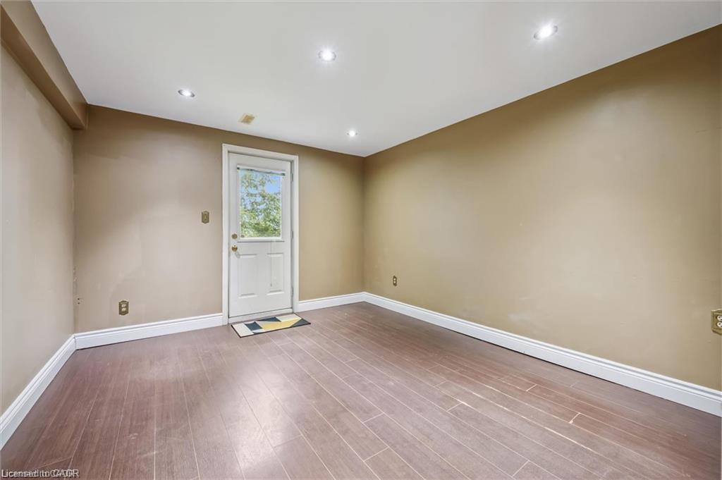 21 Tinatawa Court Property Photo 26