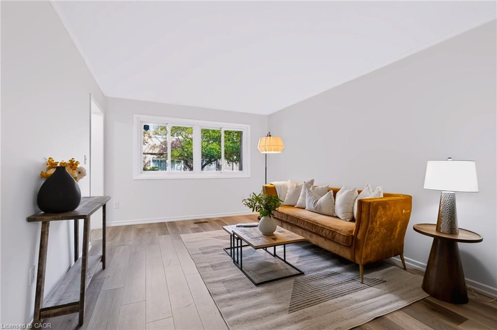 102-121 University Avenue E