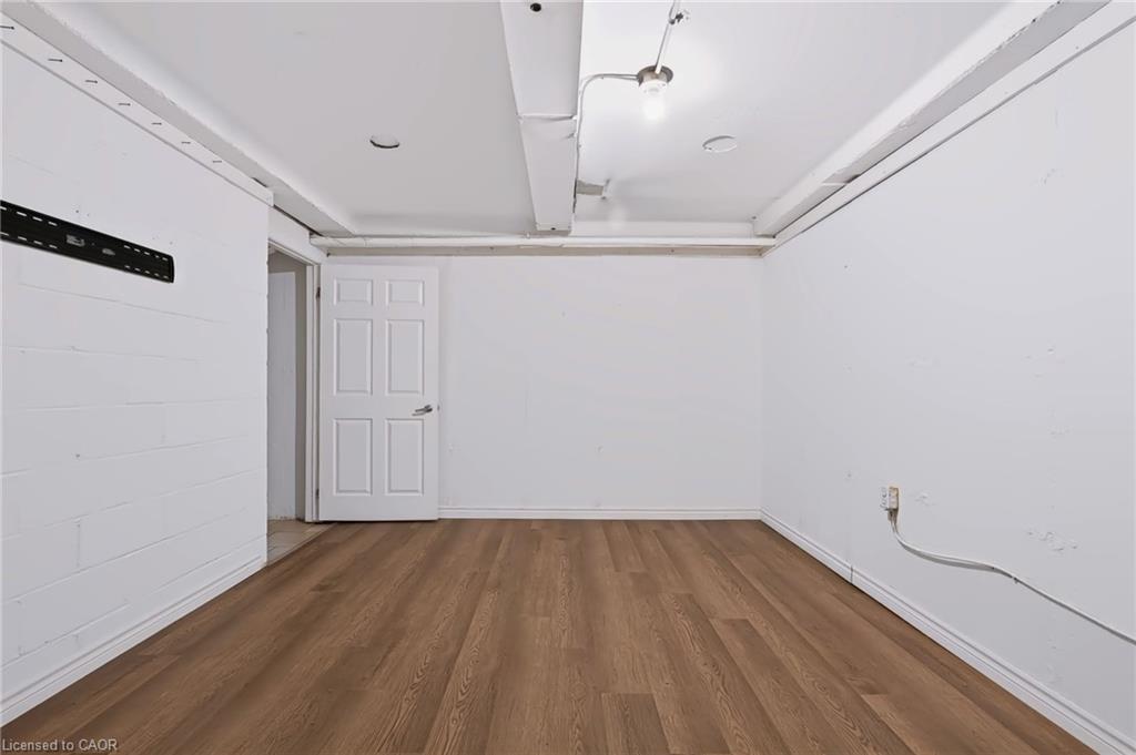102-121 University Avenue E Property Photo 28