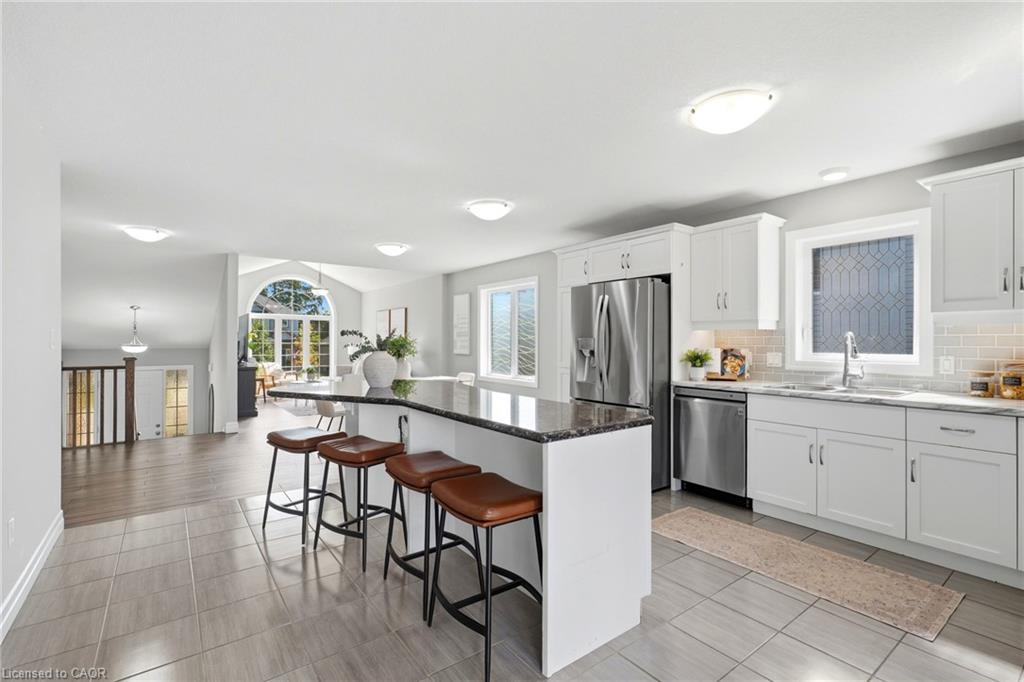 146 Jacob Street W Property Photo 4