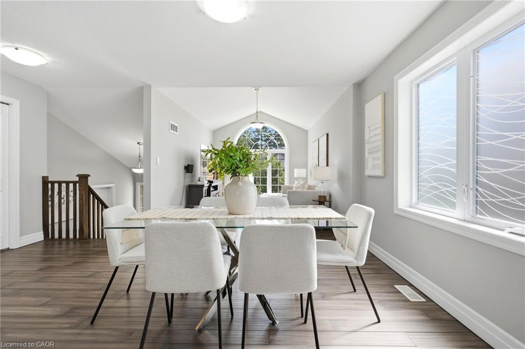 146 Jacob Street W Property Photo 8