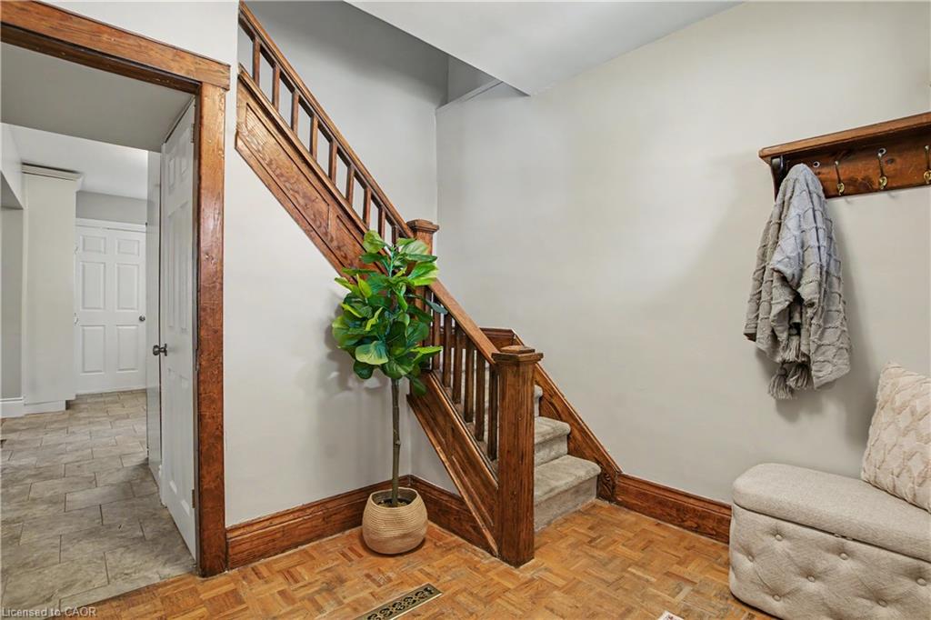 279 Ottawa Street S Property Photo 6