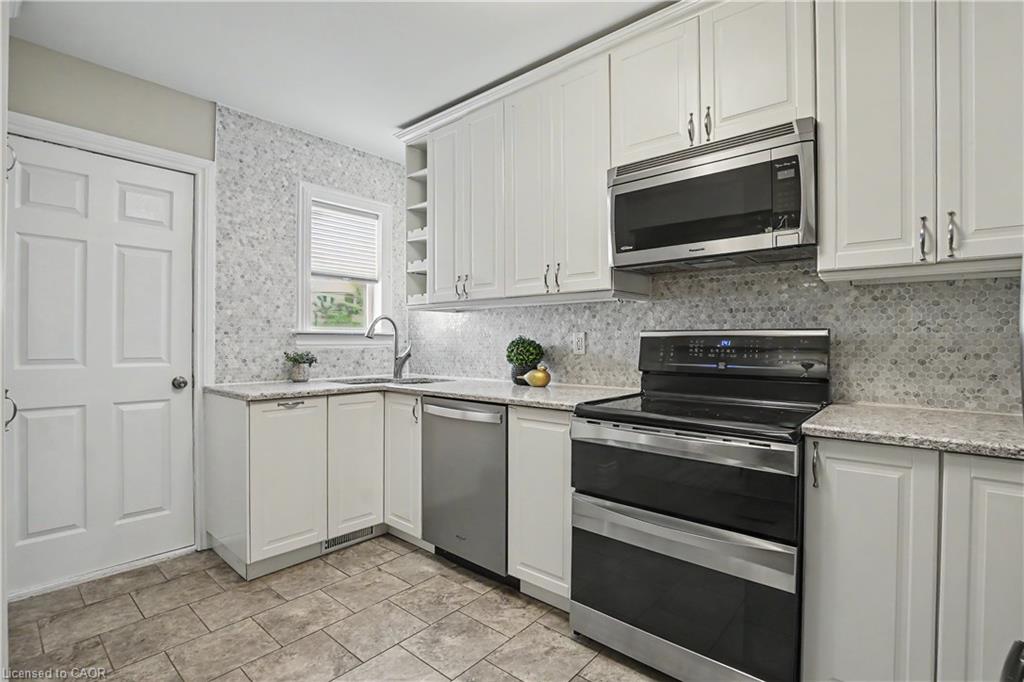 279 Ottawa Street S Property Photo 10