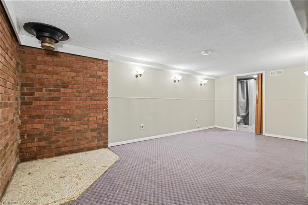 279 Ottawa Street S Property Photo 25