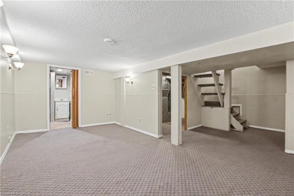 279 Ottawa Street S Property Photo 26