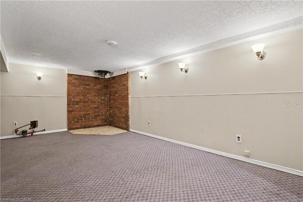279 Ottawa Street S Property Photo 27