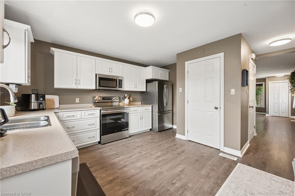 9-266 Dufferin Street Property Photo 12