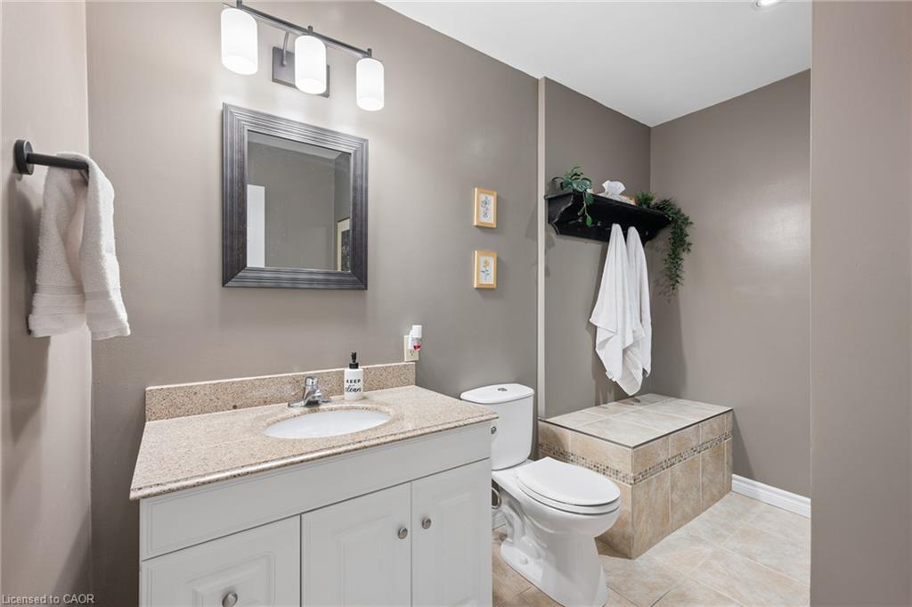 9-266 Dufferin Street Property Photo 15