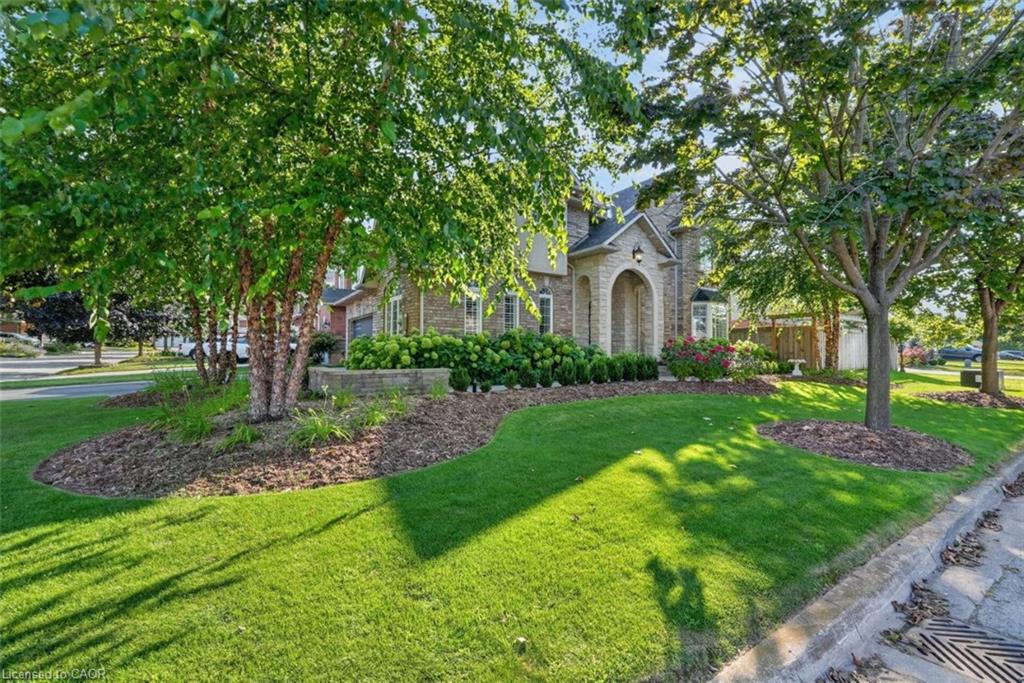 37 Hickory Crescent Property Photo 6