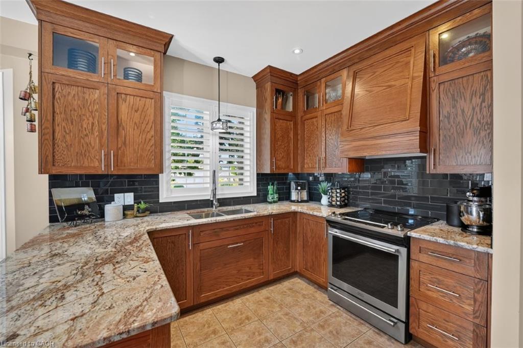 37 Hickory Crescent Property Photo 9
