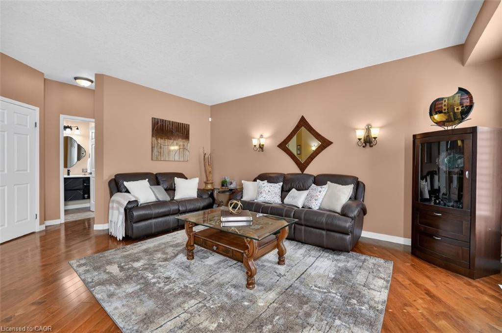 37 Hickory Crescent Property Photo 14