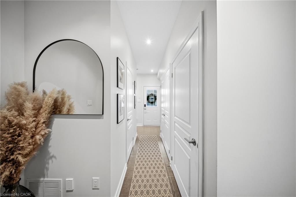 19-215 Dundas Street E Property Photo 6