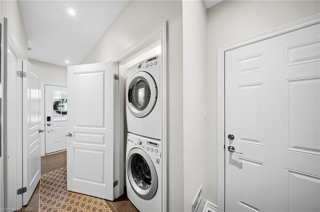19-215 Dundas Street E Property Photo 8