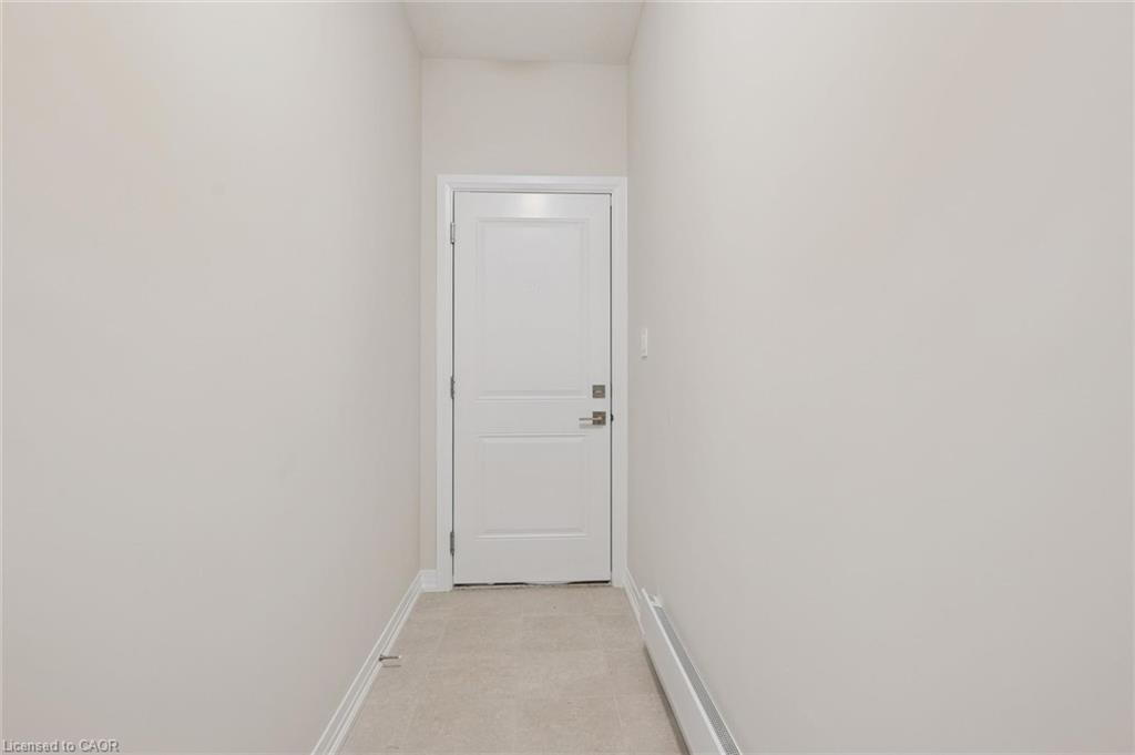 B046-525 Erinbrook Drive Property Photo 5