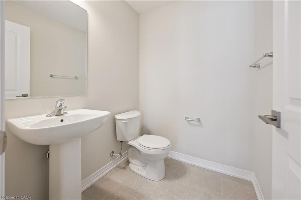 B046-525 Erinbrook Drive Property Photo 26