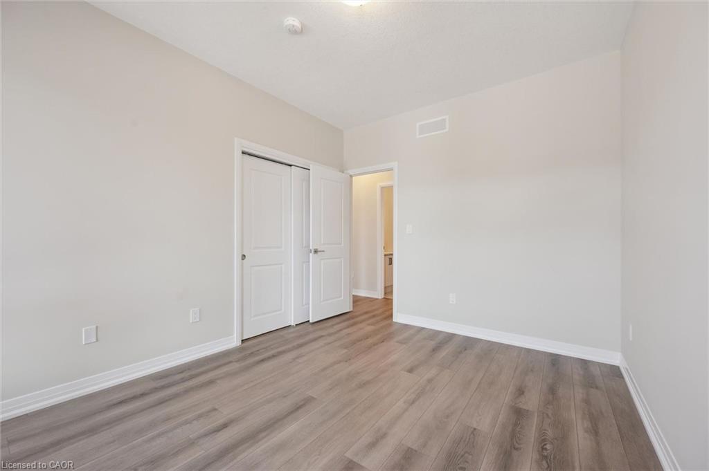 B046-525 Erinbrook Drive Property Photo 32