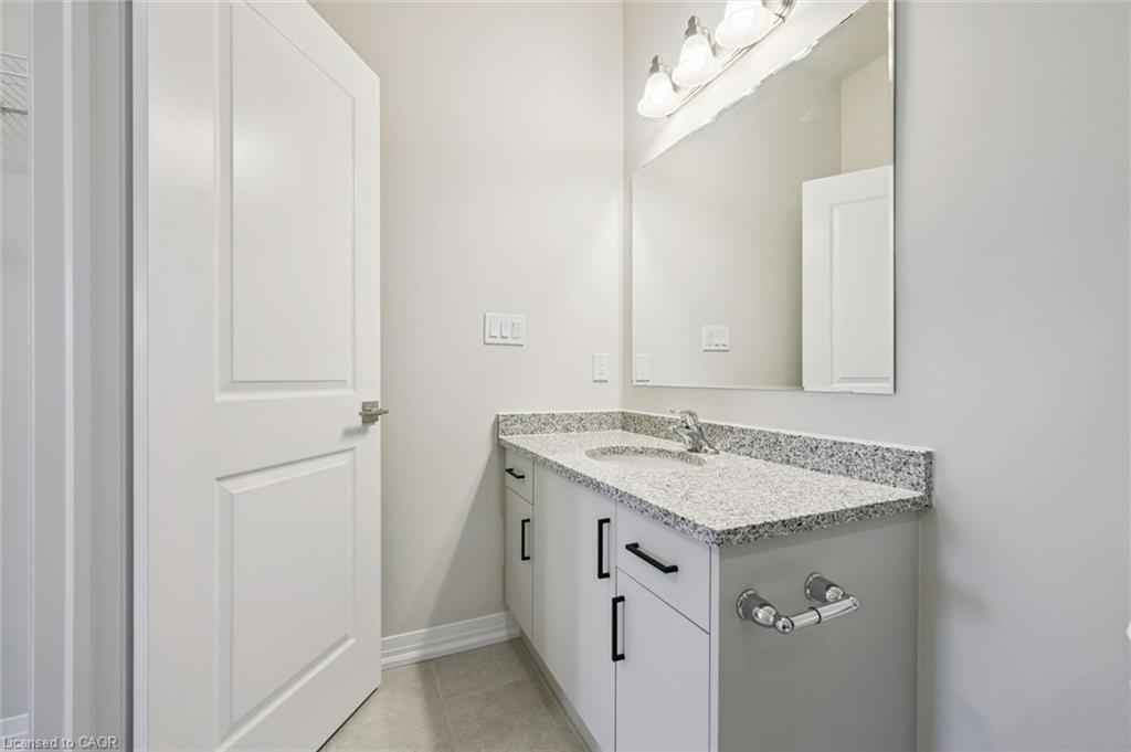 B046-525 Erinbrook Drive Property Photo 42