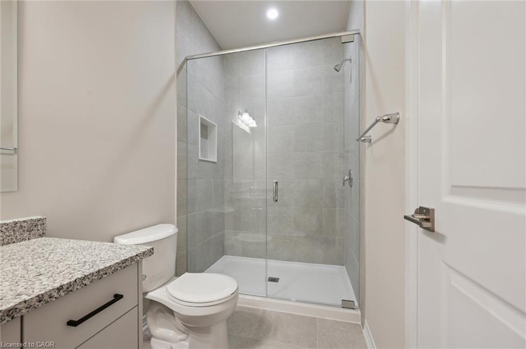 B046-525 Erinbrook Drive Property Photo 44