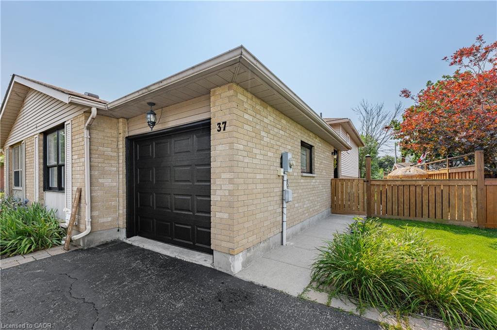 37 Sandalwood Drive Property Photo 2
