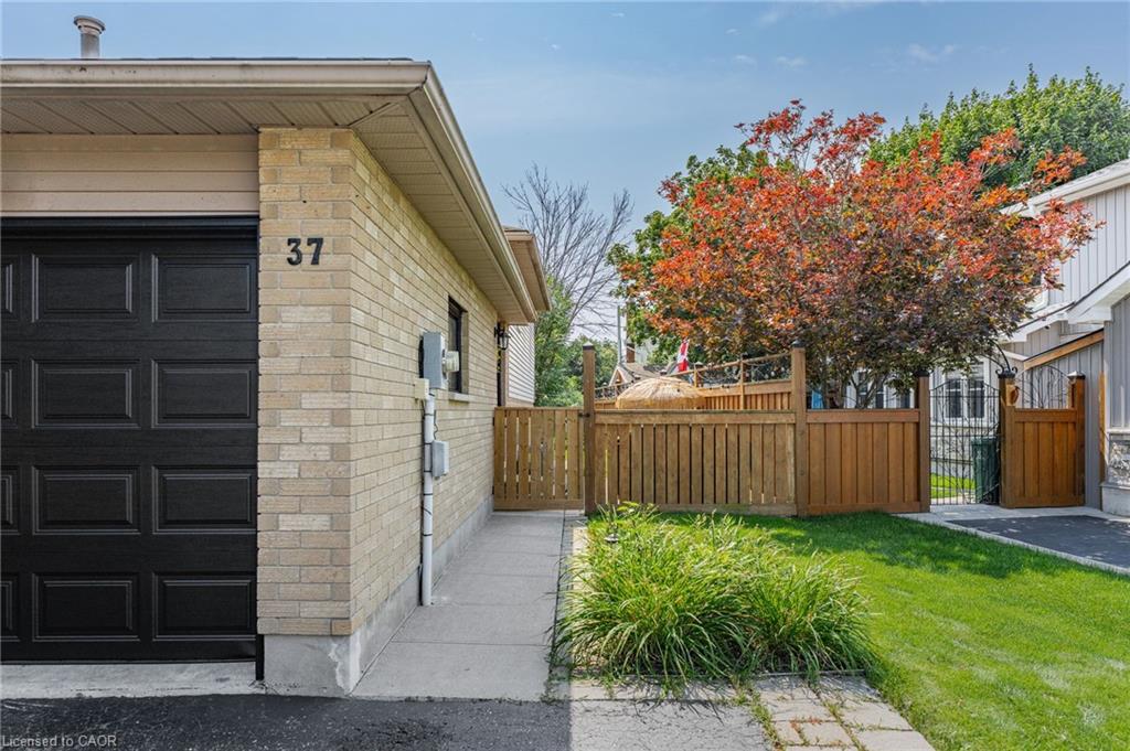 37 Sandalwood Drive Property Photo 3