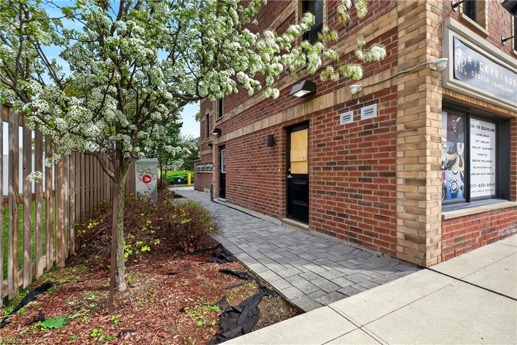 201-760 Lakeshore Road E Property Photo 4