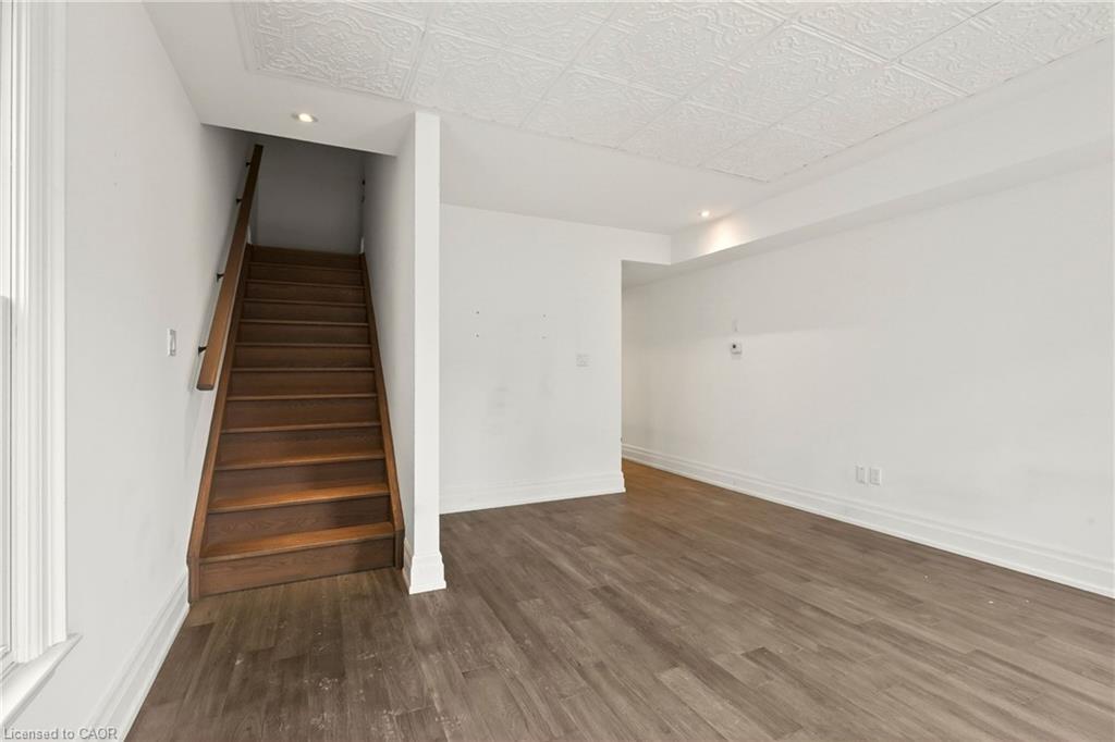 201-760 Lakeshore Road E Property Photo 6
