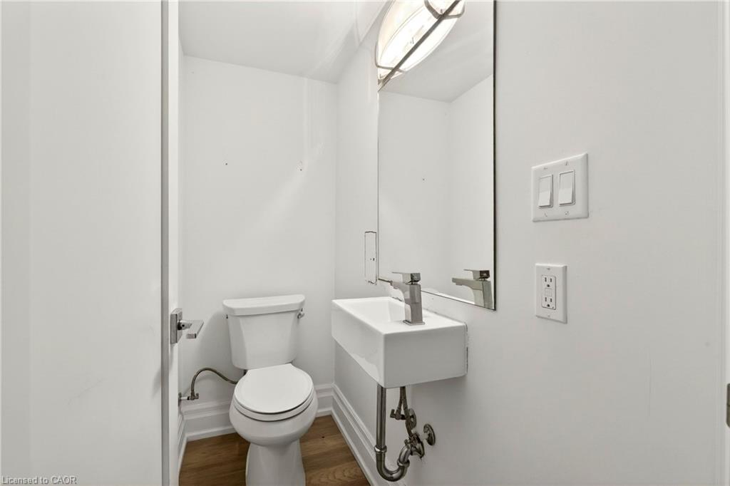 201-760 Lakeshore Road E Property Photo 10