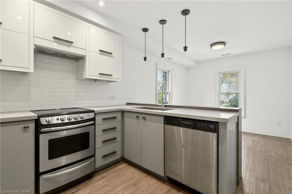 201-760 Lakeshore Road E Property Photo 11